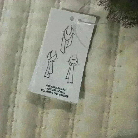 Lands End ladies scarf NWT beautiful colors! Can wear many ways. - Picture 7 of 14